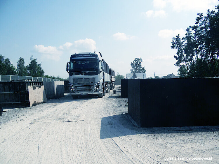 Transport szamb betonowych  w Annopolu